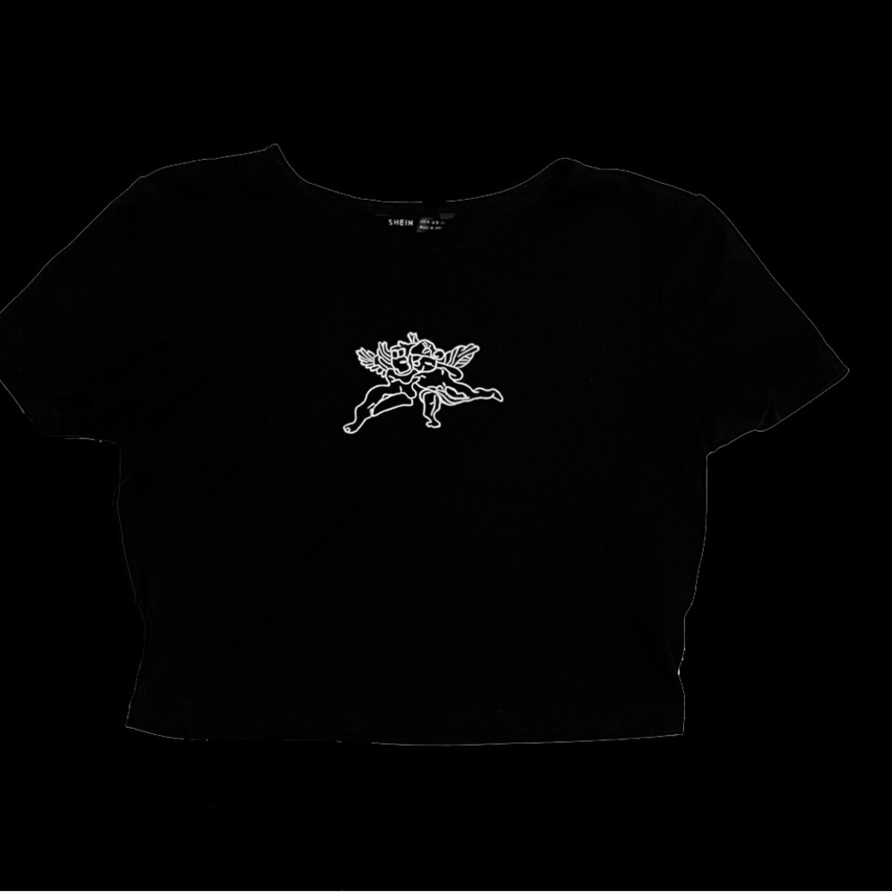 Cropped black tee